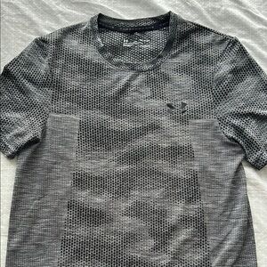 NWOT Under Armour Gunmetal T-Shirt Short Sleeve